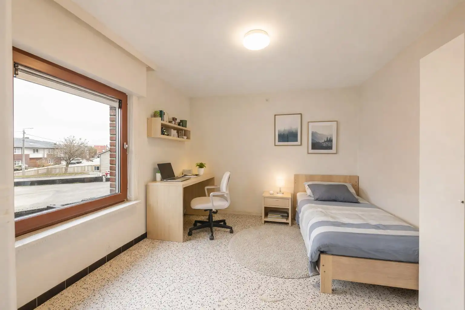 GUNSTIG GELEGEN GEZINSWONING OP 214 m² MET GARAGE foto 13