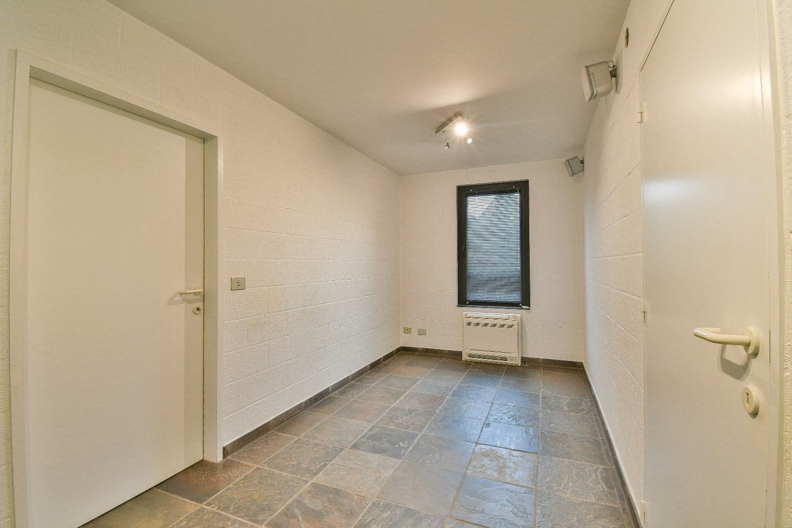 Prachtige Villa met Zwembad in het hartje van Oudenburg Te huur.  foto 13