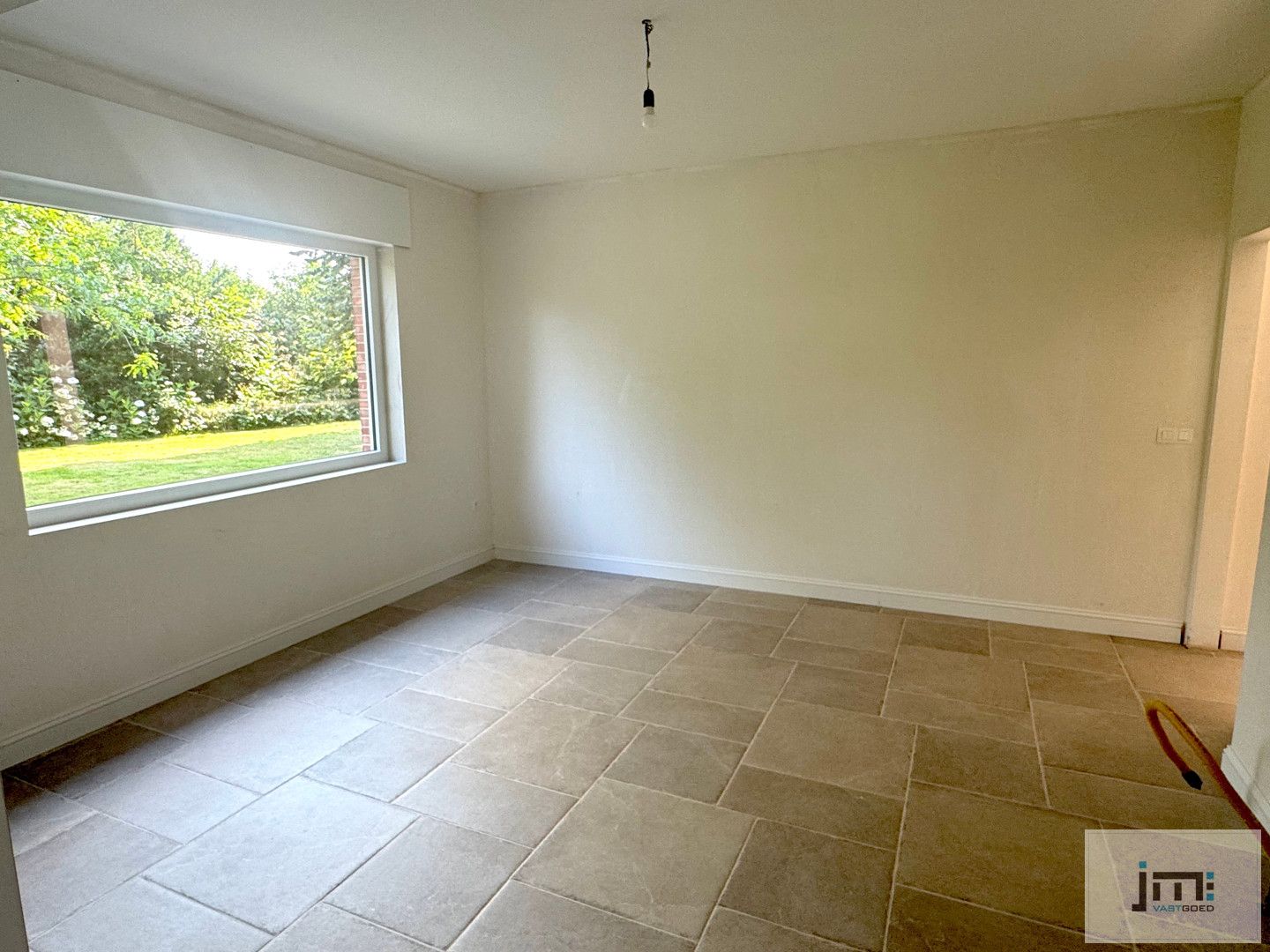 Mooi gerenoveerde woning op ruim perceel foto 6
