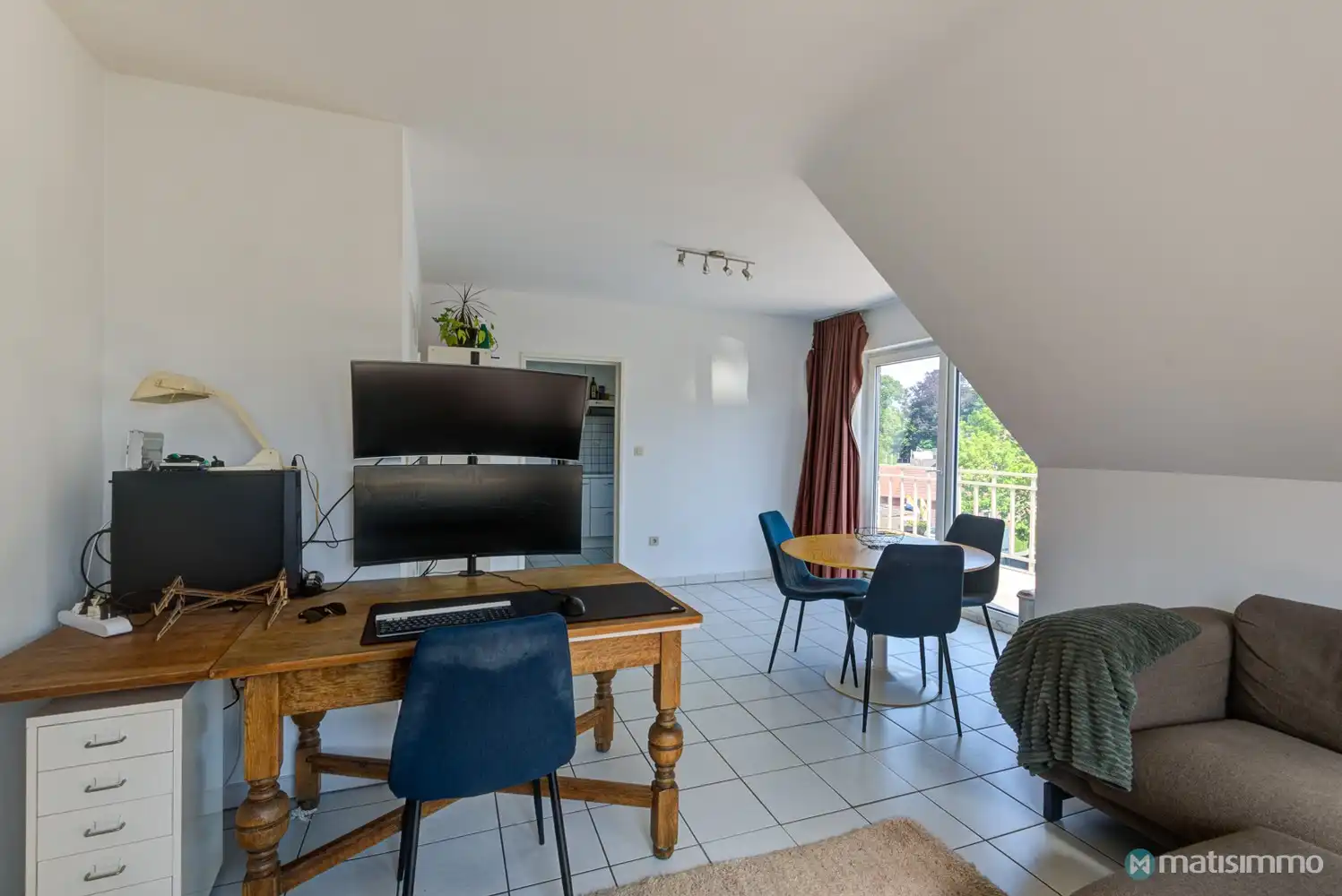 GUNSTIG GELEGEN APPARTEMENT MET 2 SLAAPKAMERS, GARAGE EN AUTOSTAANPLAATS TE BILZEN foto 4