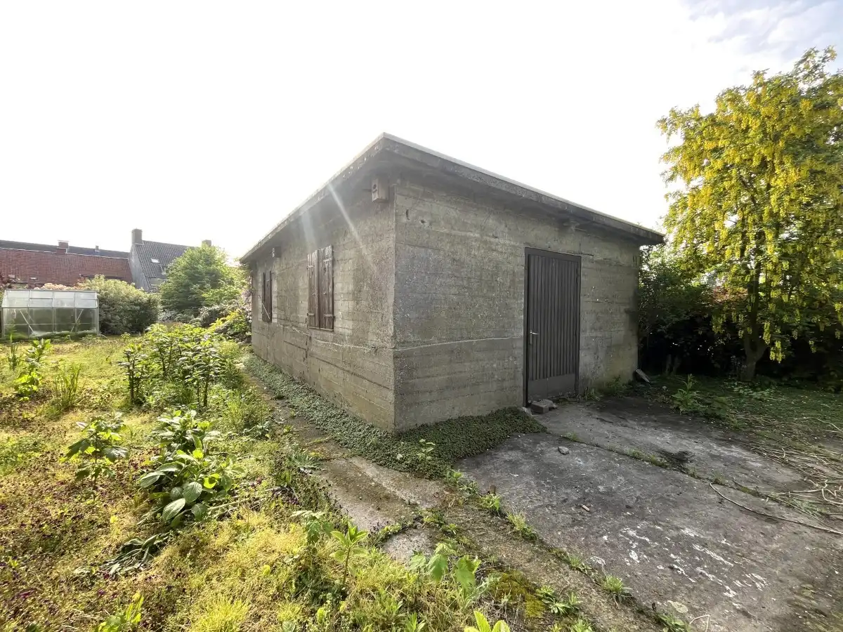 Ledegem – Te renoveren woning op ruim perceel met uitweg achteraan foto 23