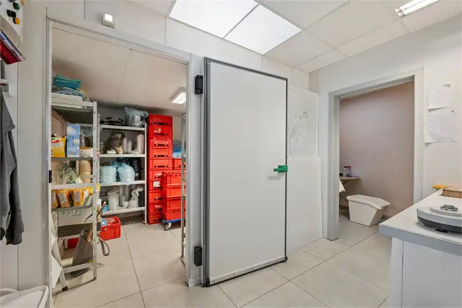 KNAPPE HANDELSRUIMTE IN HET CENTRUM VAN SINT-TRUIDEN foto 15