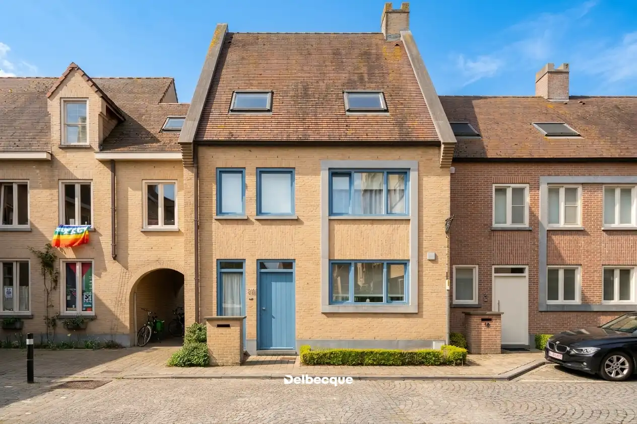 Schitterende instapklare stadswoning met 4 slk en stadstuin in rustige omgeving foto {{pictureIndex}}