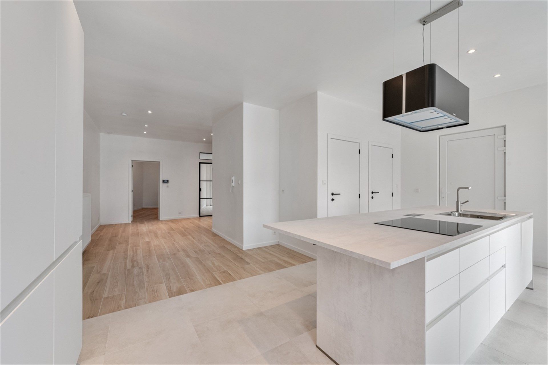 Modern gelijkvloers appartement op wandelafstand van station en markt foto {{pictureIndex}}