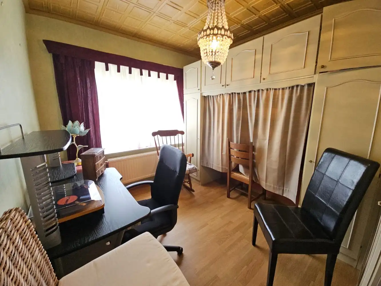 Halfopen bebouwing met garage in rustige omgeving foto 16