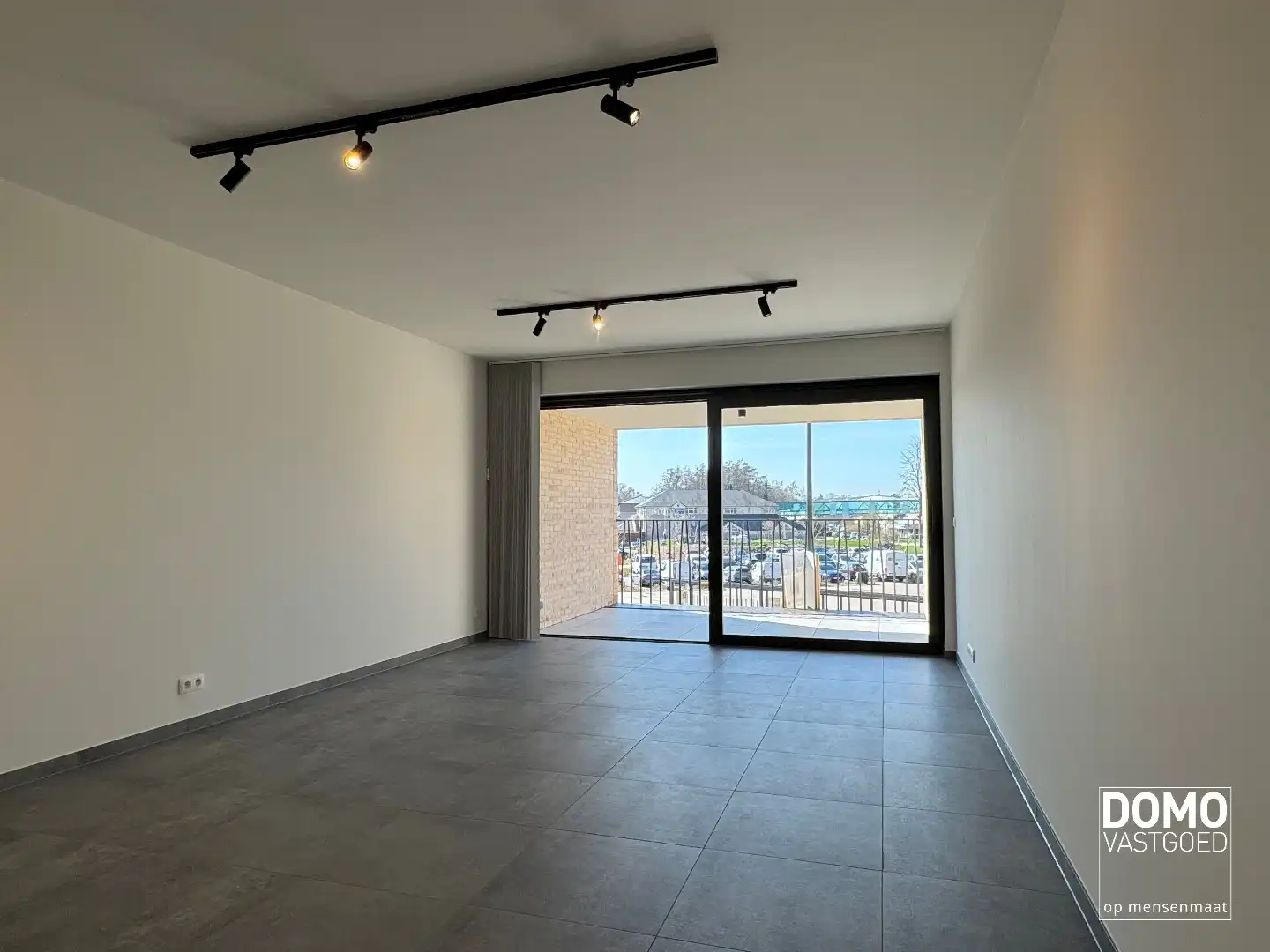 VOLLEDIG AFGEWERKT NIEUWBOUWAPPARTEMENT MET 2 SLAAPKAMERS, TERRAS, ONDERGRONDSE AUTOSTANDPLAATS EN KELDERBERGING IN RESIDENTIE "DE KWINT" TE ZONHOVEN  foto 2