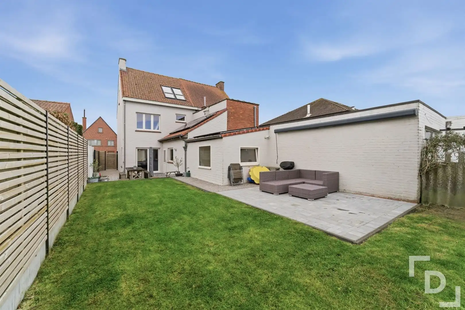 Gerenoveerde HOB met 3 slaapkamers en tuin te koop in Sint-Jan. foto 28