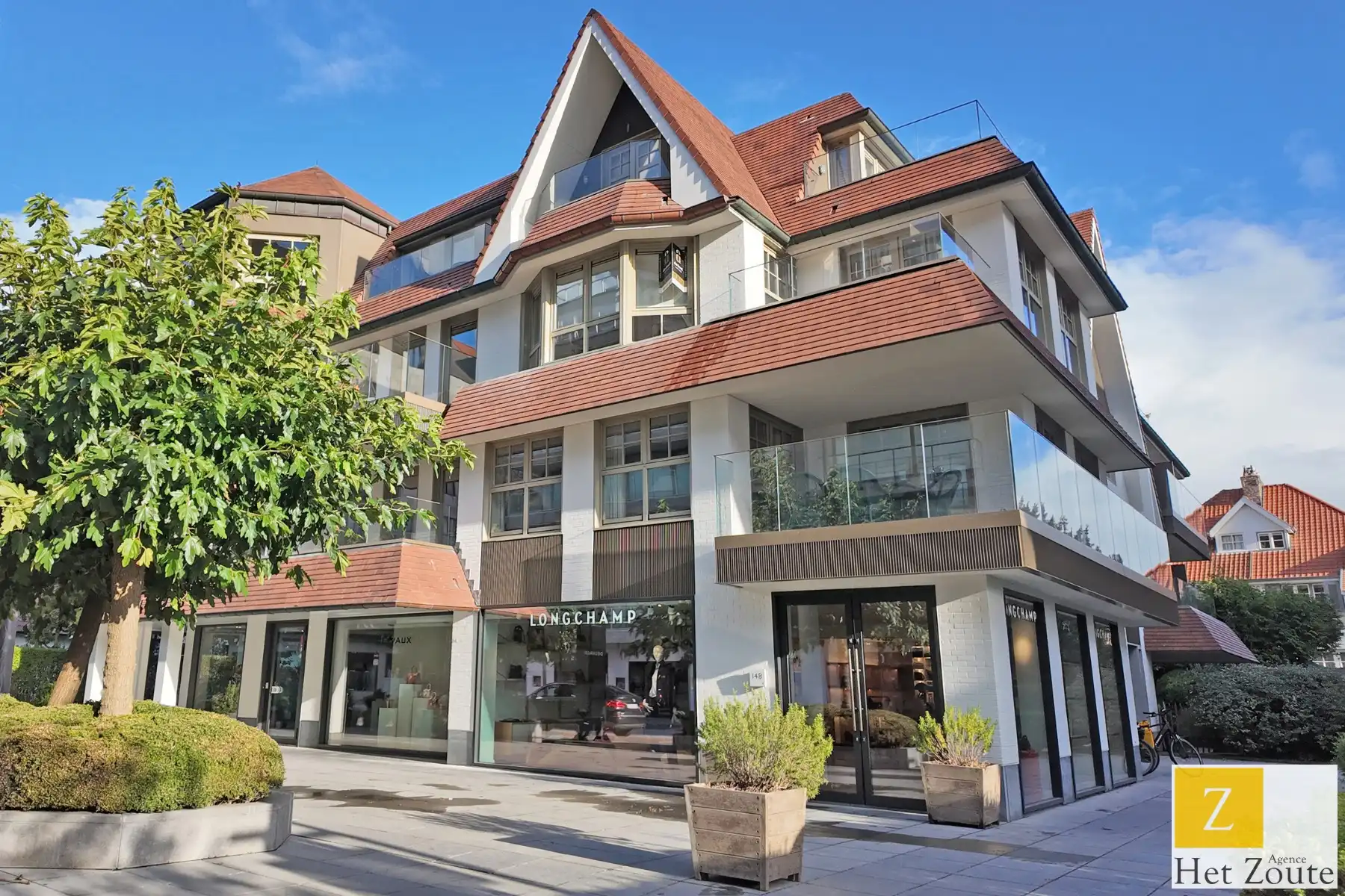 Charmant gemeubeld appartement in hartje Zoute foto {{pictureIndex}}