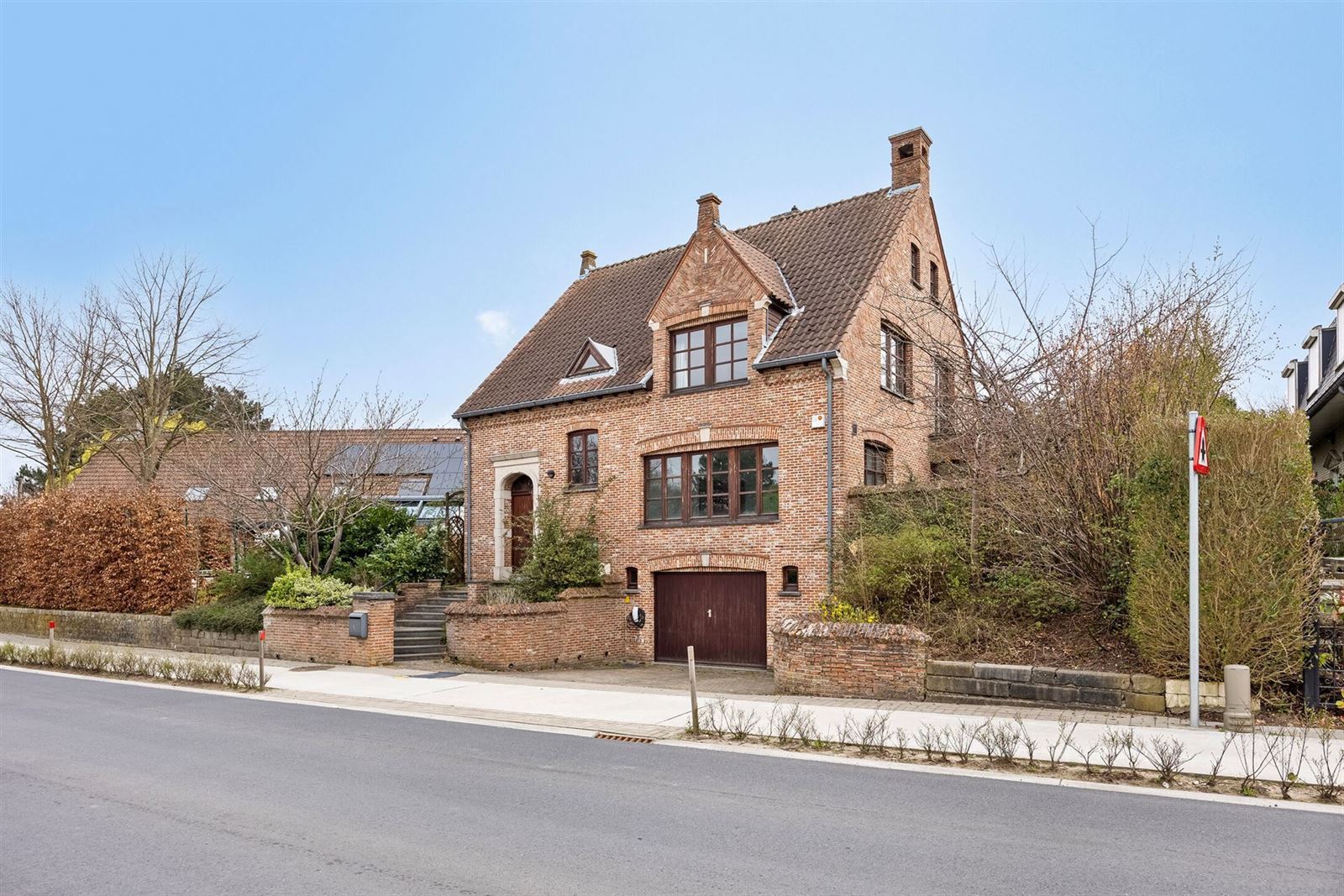 Beersel: Ruime vrijstaande woning met veel mogelijkheden foto 2
