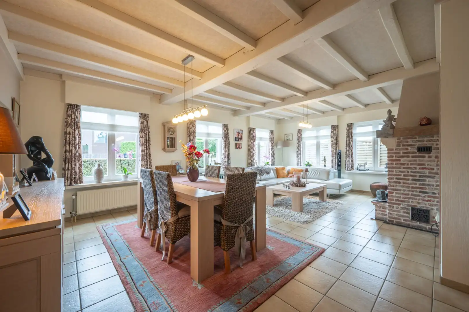 Charmante vrijstaande villa in fermette stijl met heerlijke tuin! foto 2
