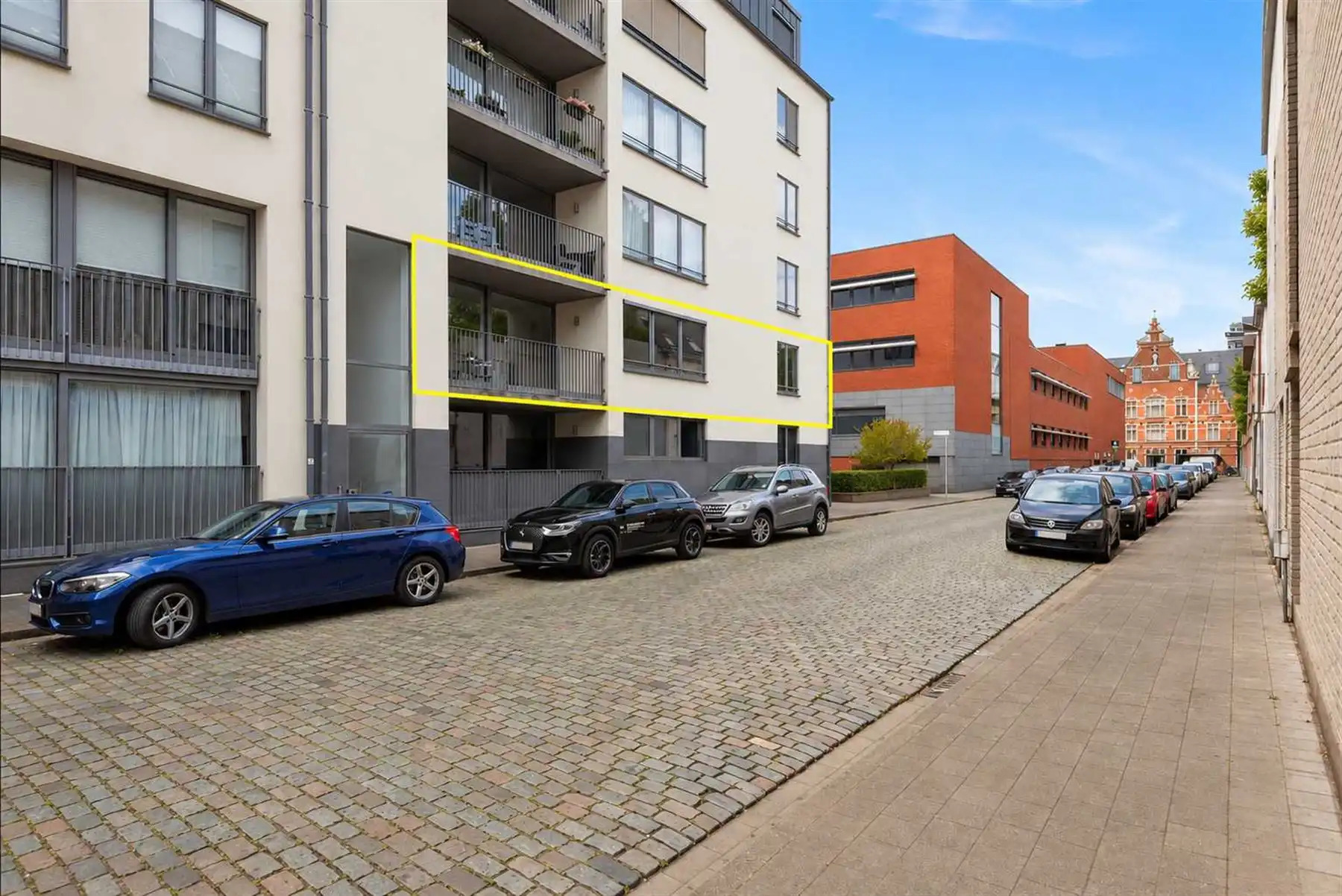 Ruim en trendy app met 2 slk's en autostaanplaats in A'pen. foto 17