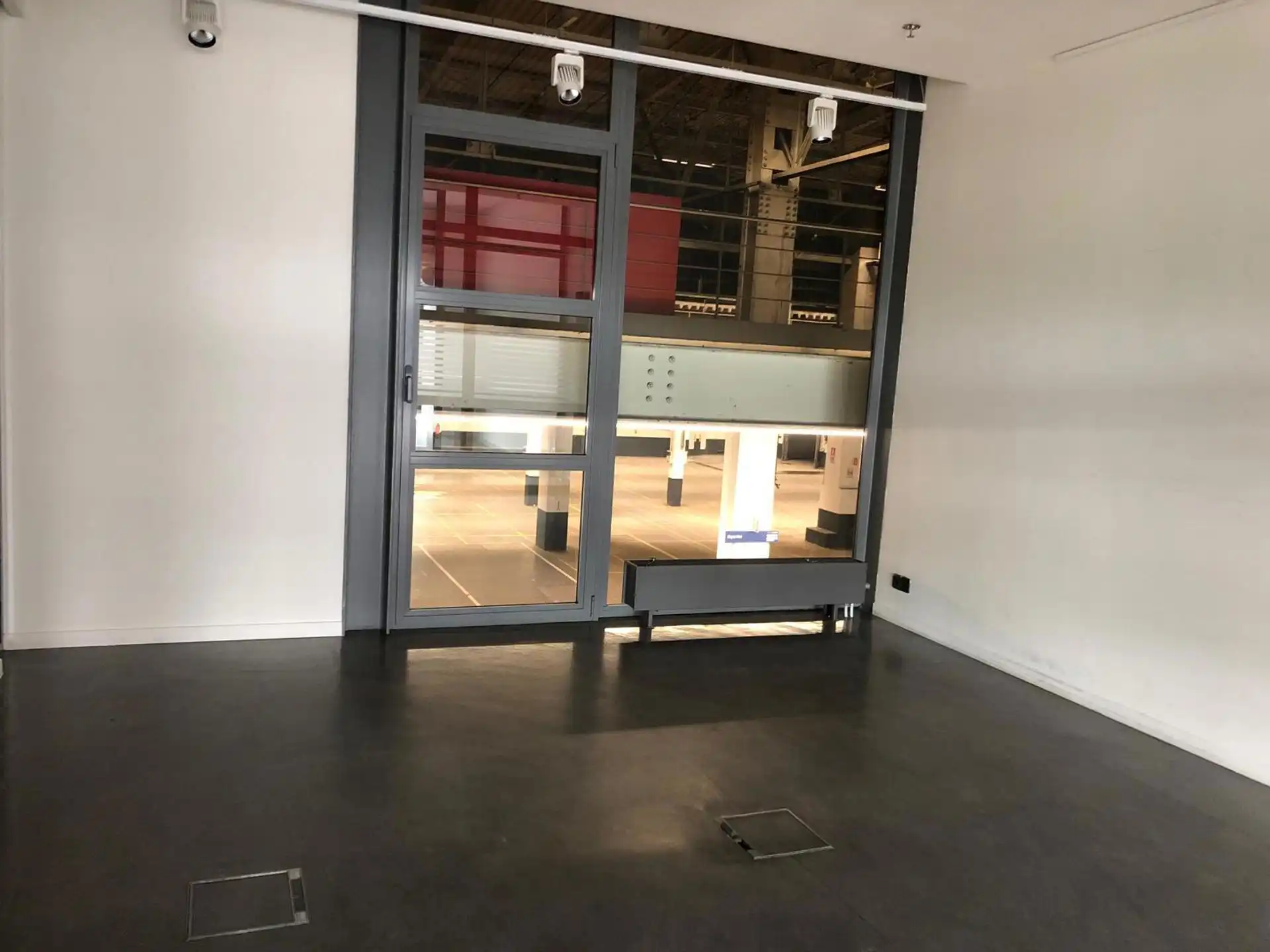 Magazijn van ca. 10.000m²  verdeeld over 2 verdiepingen glv 7.000m² en 1ste V 3.000m²  te Vilvoorde foto 13