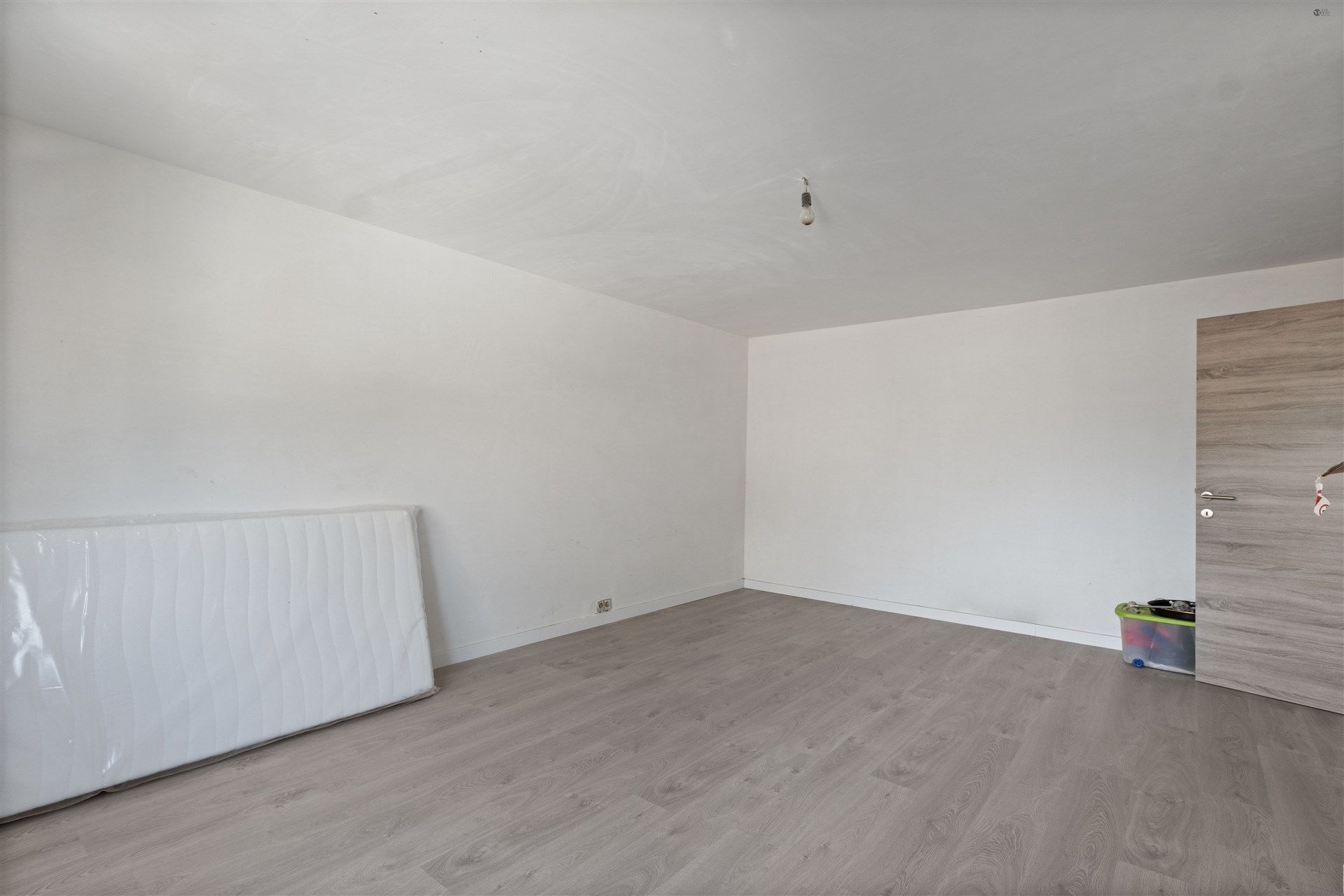 Ruime halfopen bebouwing met groot magazijn (225m²) foto 15