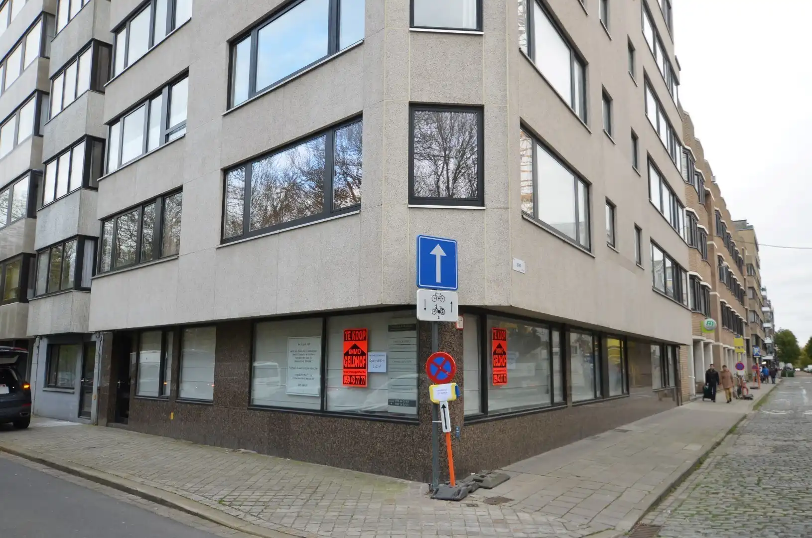  Ruim handelsgelijkvloers OF appartement foto {{pictureIndex}}
