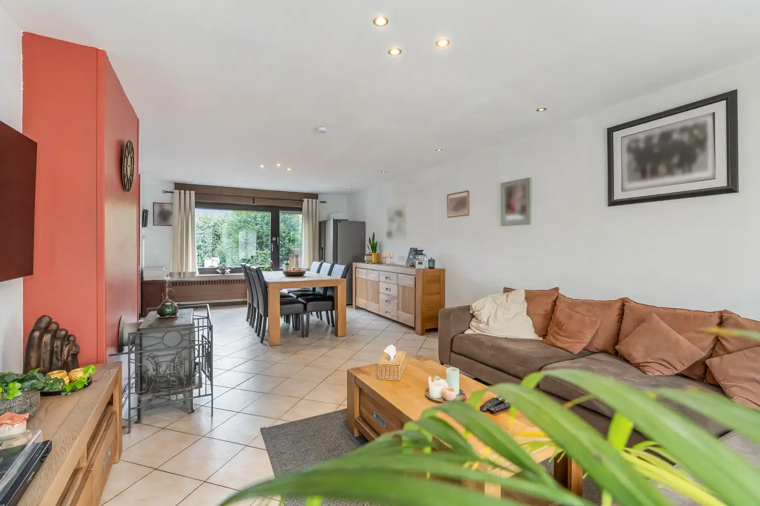 Halfopen gezinswoning met 3 slaapkamers, kelder en aangename tuin in Nieuwerkerken foto 2