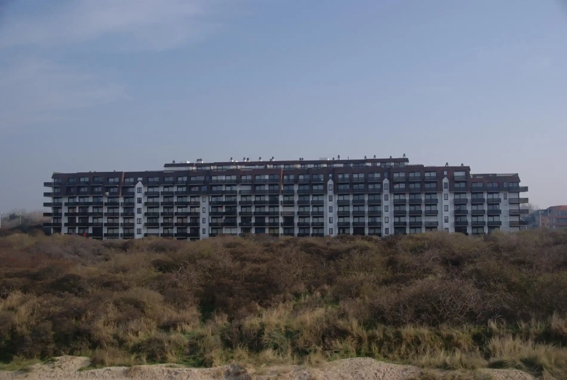 Gemeubelde studio met slaaphoek met terras en zeezicht te huur op jaarbasis foto 5