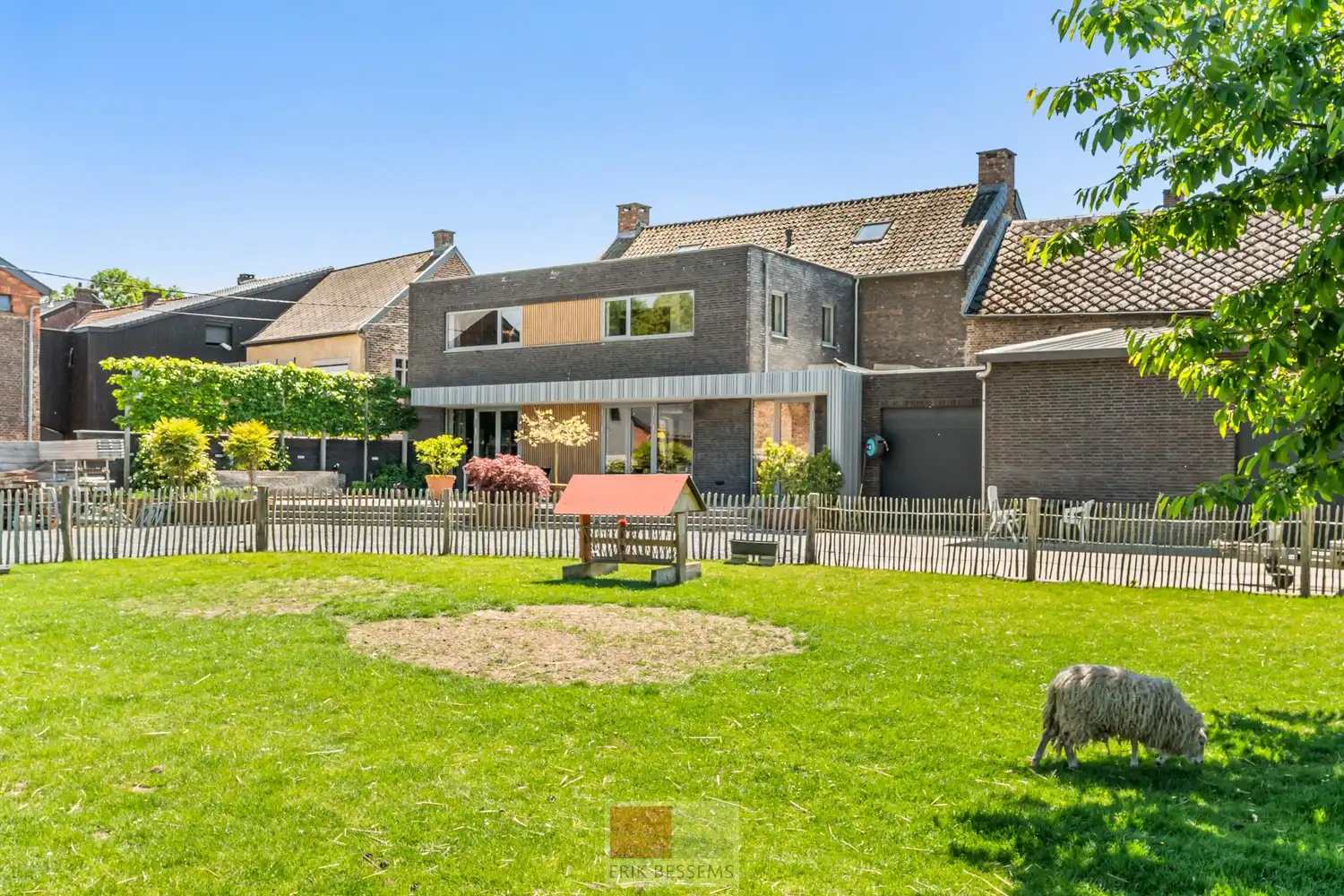 Prachtig authentiek herenhuis met ruime loods en garage in de Voerstreek! foto 56