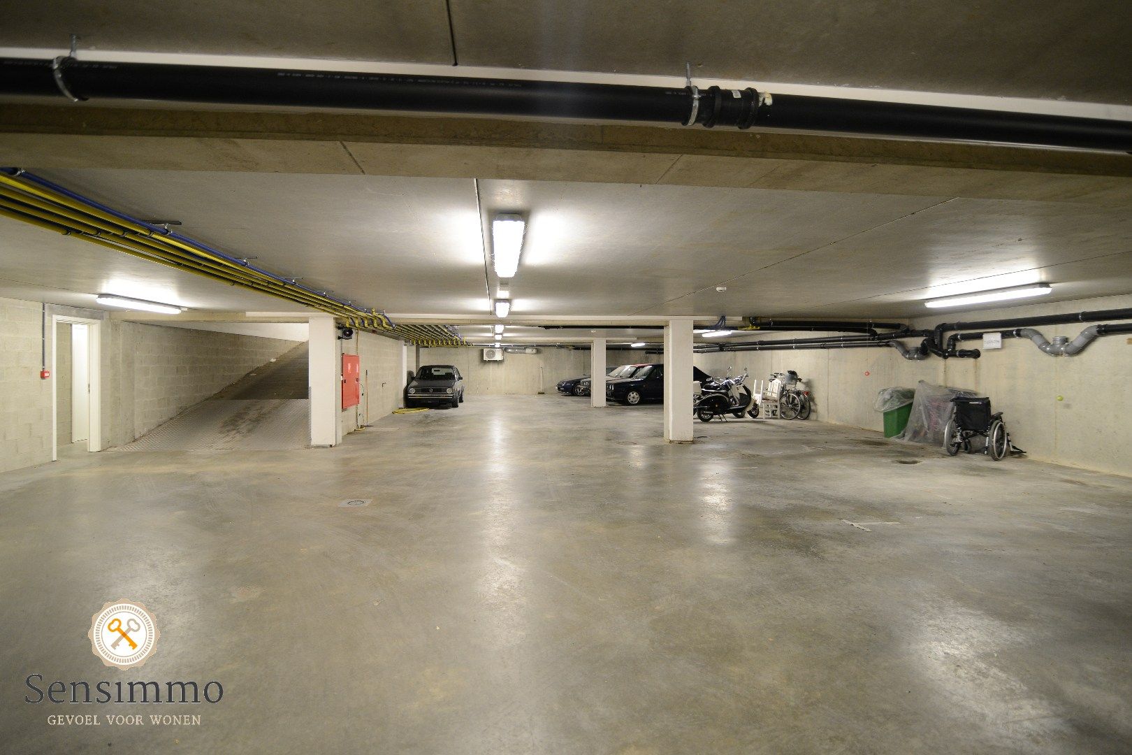 Modern en ruim appartement met 1 slaapkamer, dubbel terras en privé parking foto 23