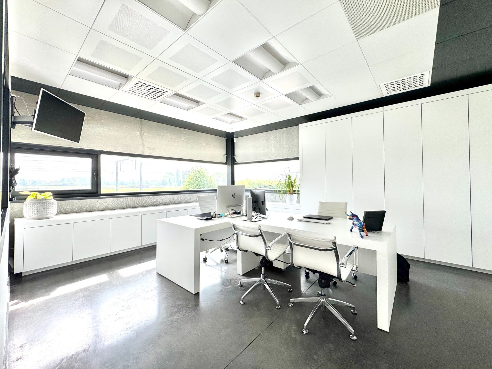 MAGAZIJN MET BURELEN IN KMO ZONE INDUSTRIE foto 25