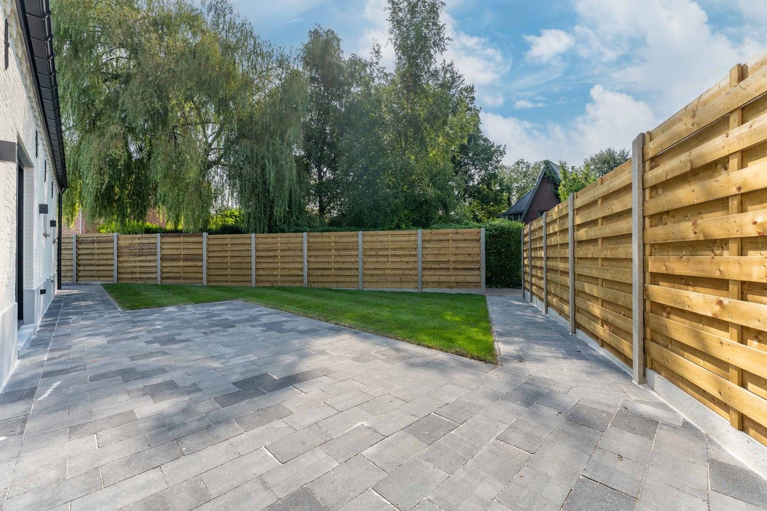Volledig gerenoveerde gelijkvloerse woning met leuke tuin foto 3