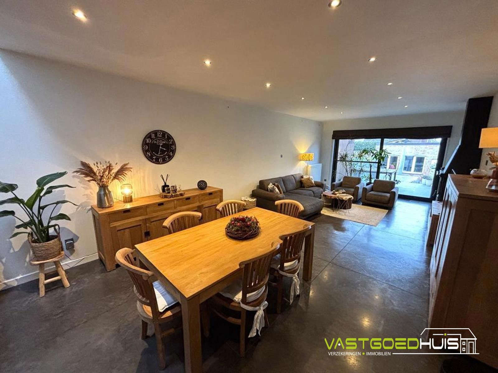 Zeer verzorgde woning met ruime garage en aangelegd terras foto 9