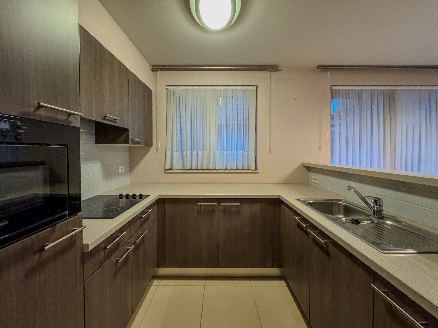 Gelijkvloers appartement met 2 slaapkamers in het centrum. foto 6