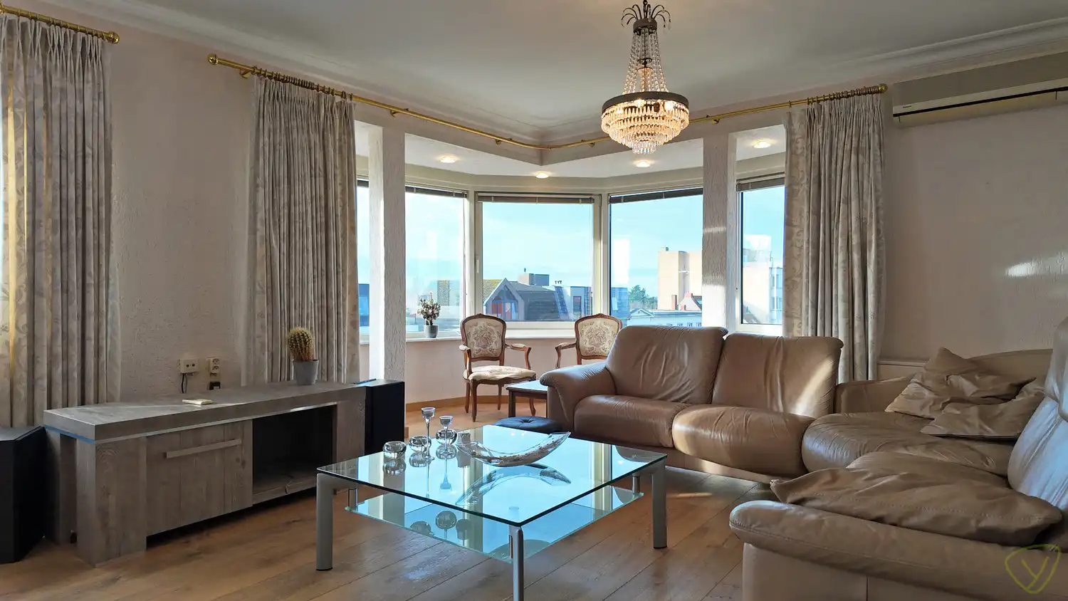 Ruim en lichtrijk appartement met lift en terras in residentie “Mozart” te Eeklo! foto 8