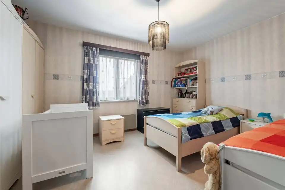 RUIME GELIJKVLOERSE GEZINSWONING OP EEN UITZONDERLIJK PERCEEL IN KORTENAKEN foto 21