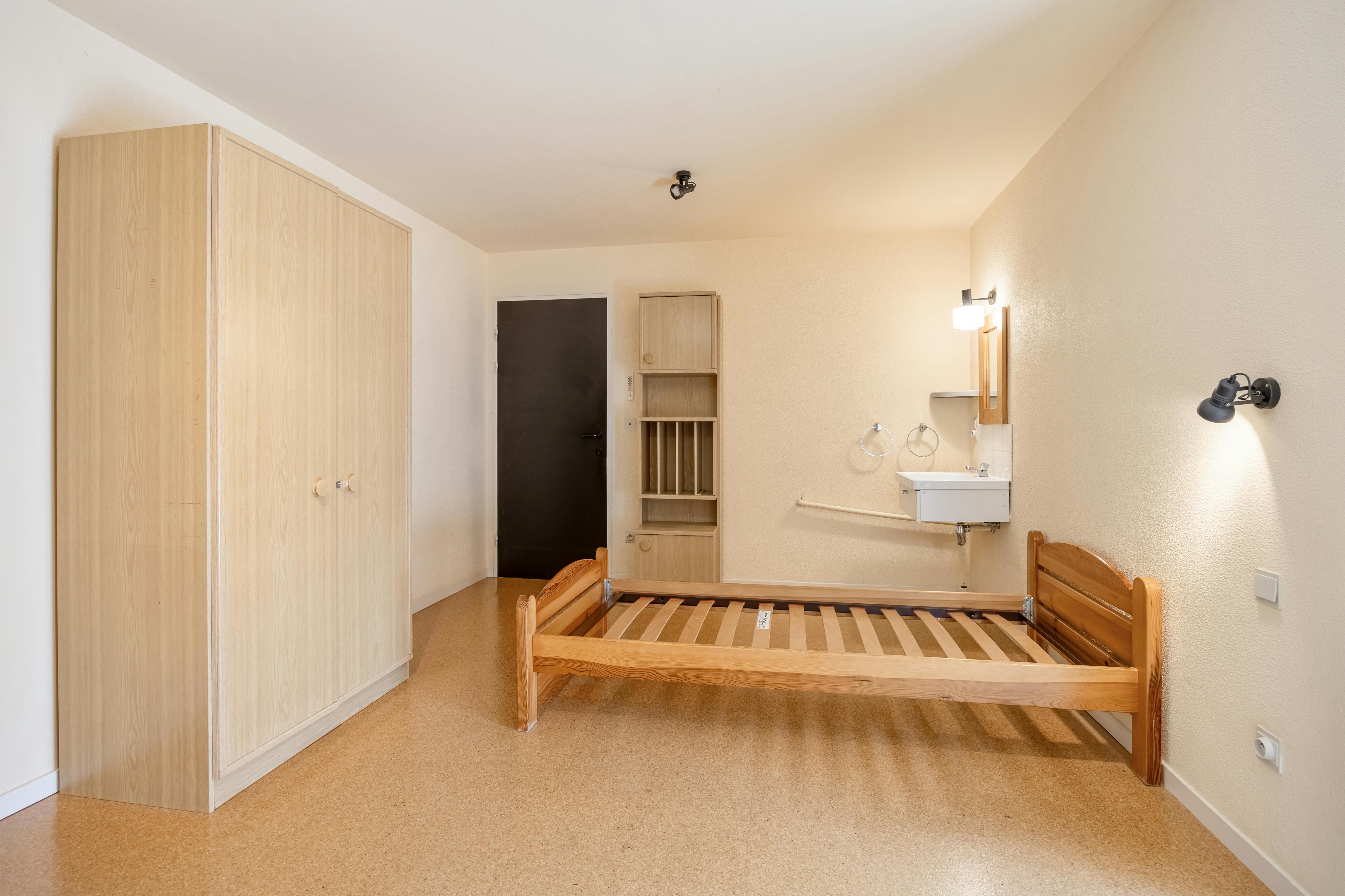 Te renoveren ruime gezinswoning met 5 slaapkamers te Hasselt foto 17