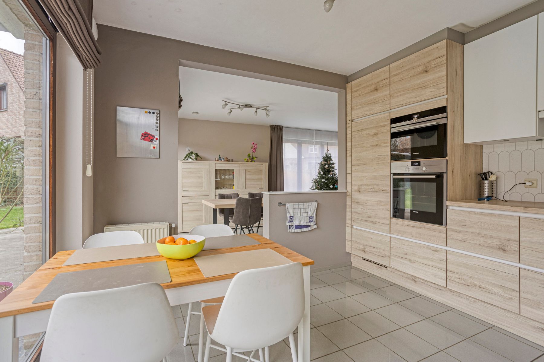 Leemans Immobiliën presenteert u deze rustig gelegen, volledig instapklare woning in het hart van Liedekerke.  foto 12