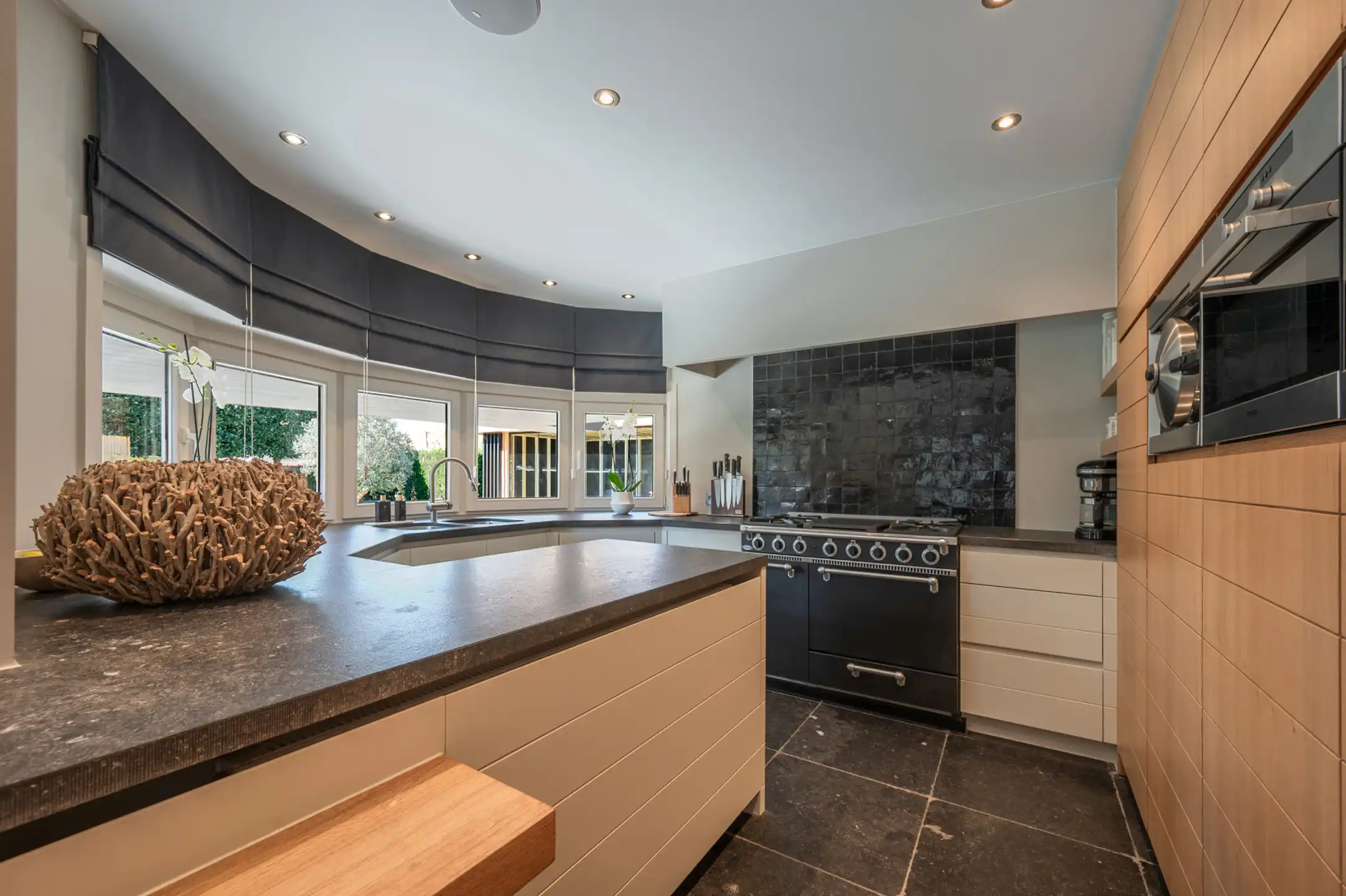 Tijdloze villa met buitenzwembad en exclusief poolhouse foto 9