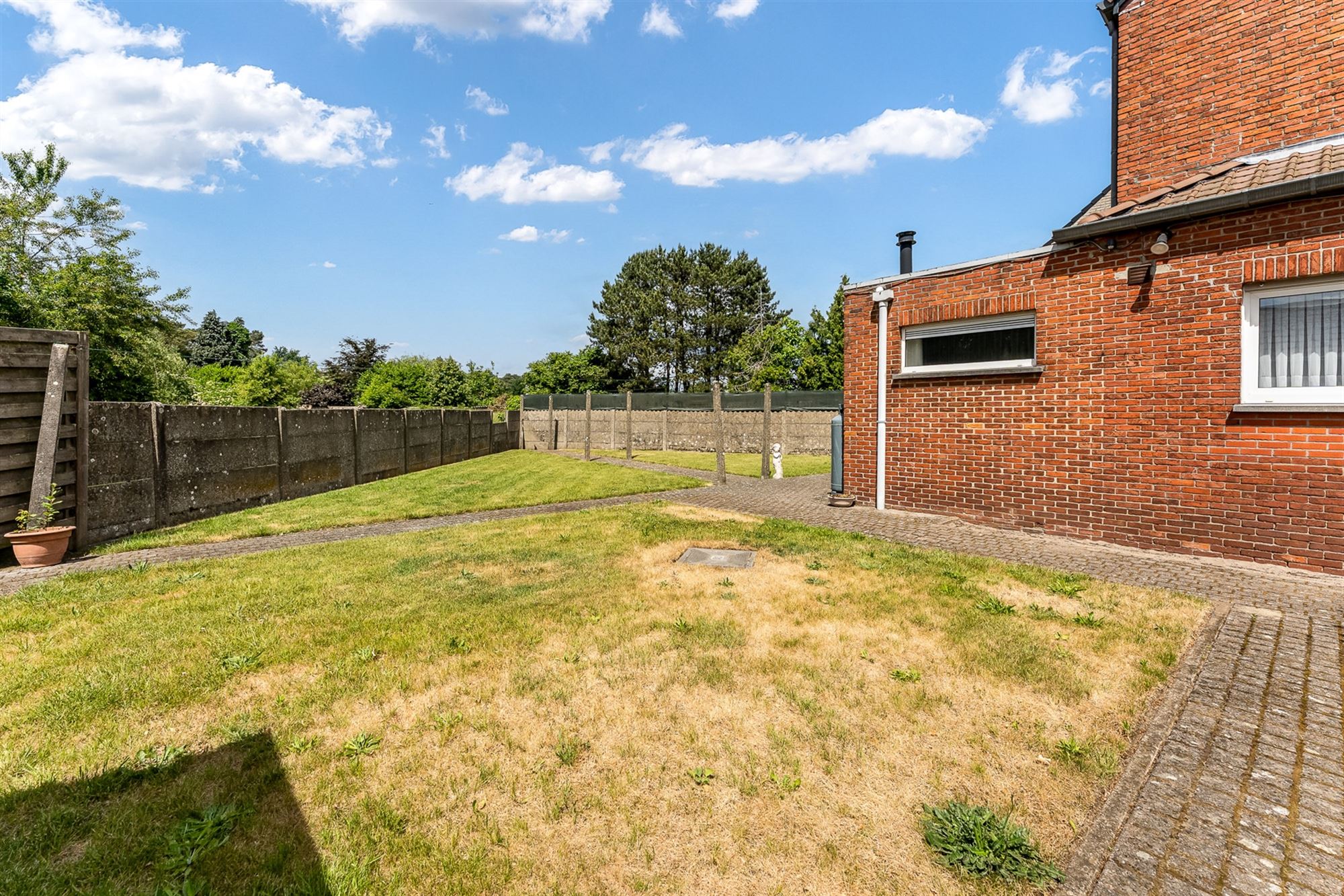 DEELS GERENOVEERDE, PERFECT ONDERHOUDEN WONING OP LEUKE LIGGING foto 25