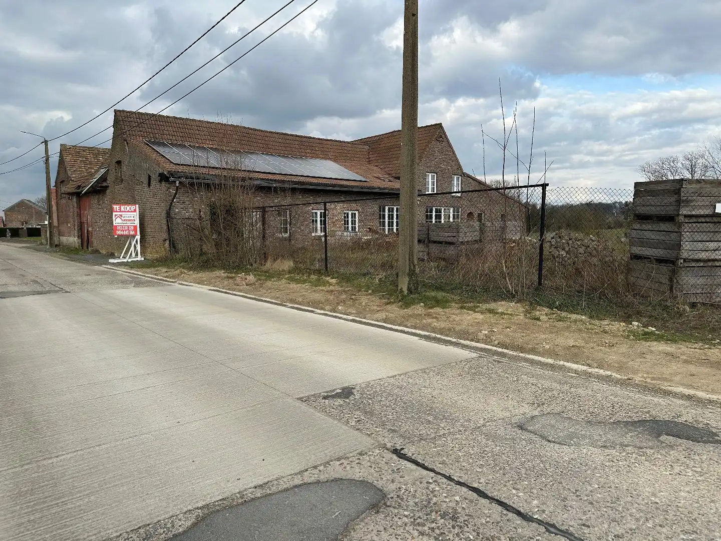 Unieke woning met enorm potentieel op perceel van 96 Are foto 2