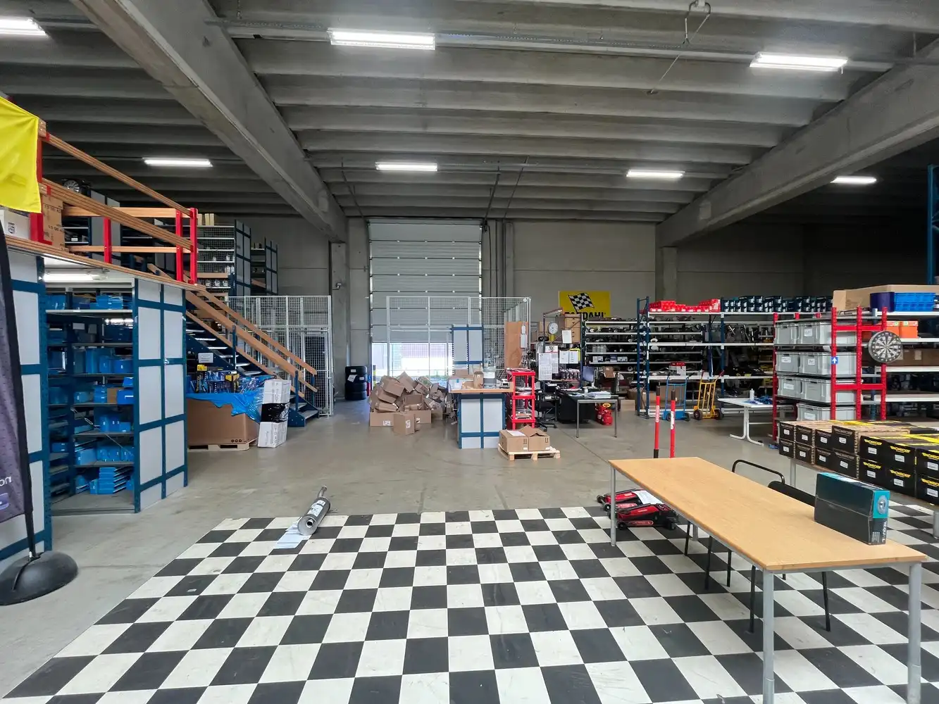Showroom met opslagruimte foto 15