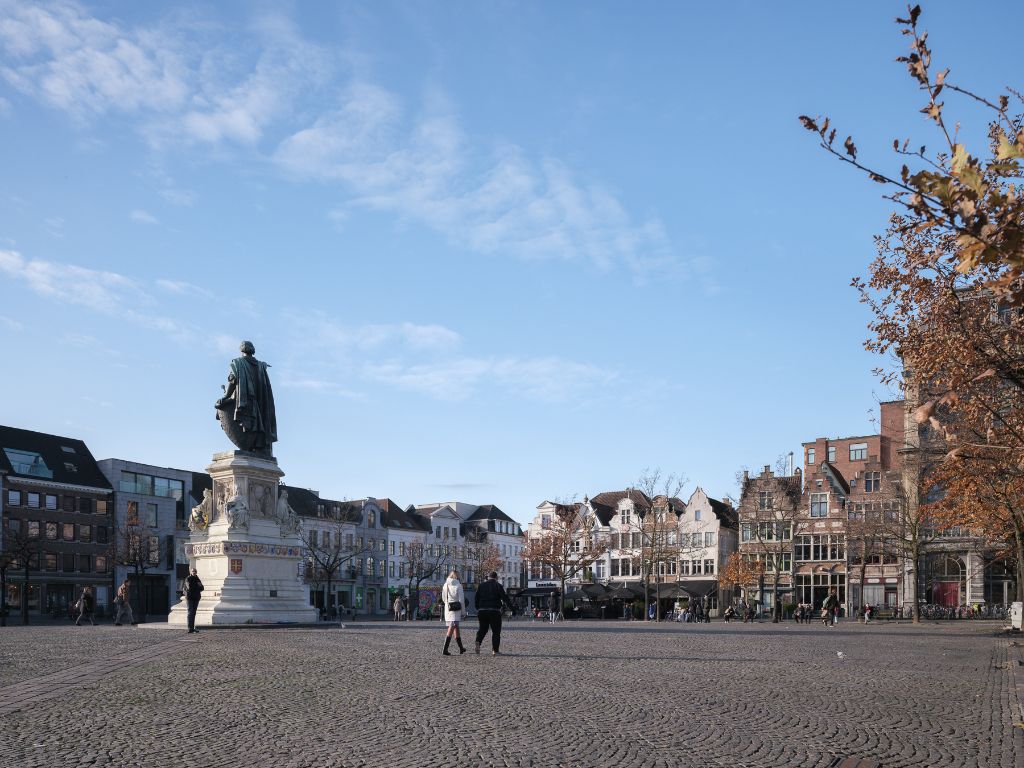 Authentieke stadswoning met twee à drie slaapkamers op 50 m van de Vrijdagmarkt. foto 22