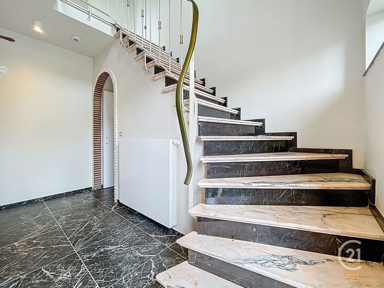 Volledig gerenoveerd handelshuis met woonst op toplocatie! foto 6