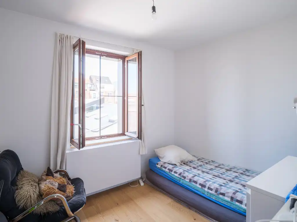 Architecturale gezinswoning met drie slaapkamers, zicht op water en groen, vlak bij de Coupure. foto 19