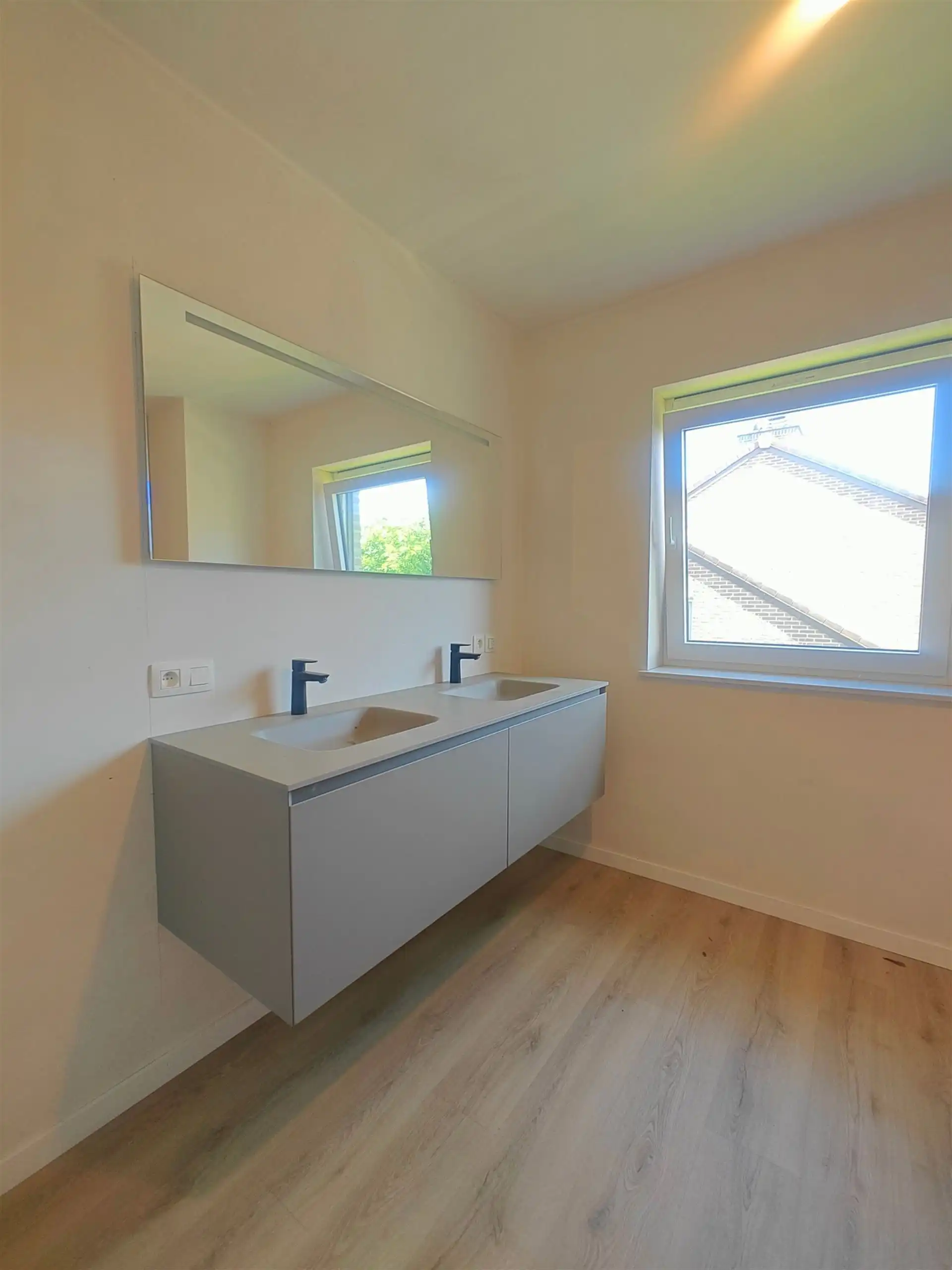 Instapklare nieuwbouwwoning met 3 slaapkamers in een rustige, kindvriendelijke buurt van Maasmechelen.  foto 14