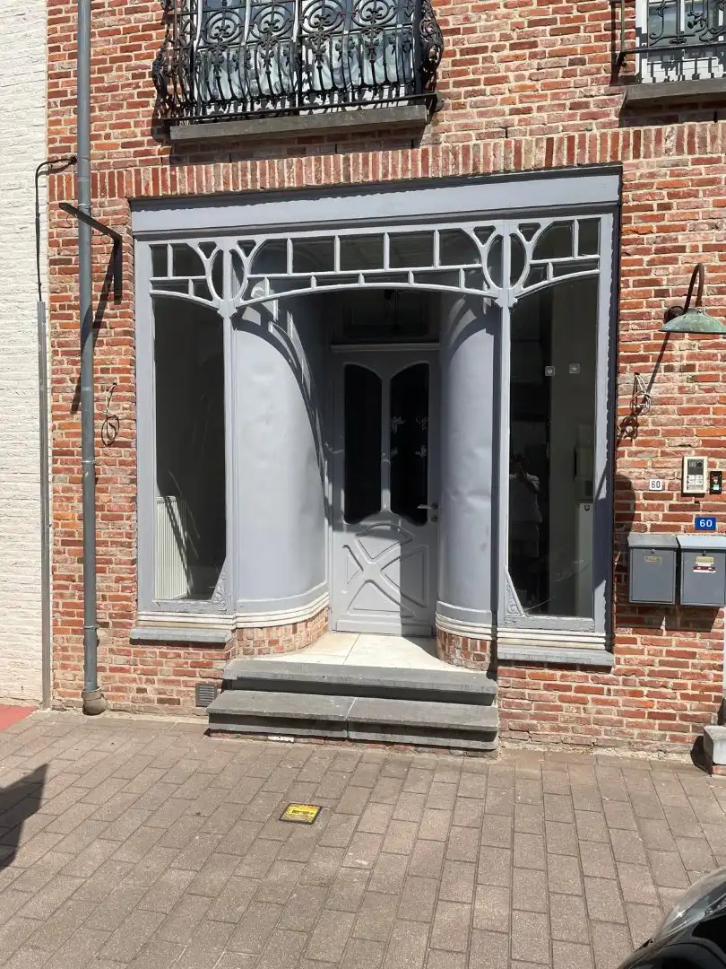 Karaktervol handelspand met nostalgische uitstraling in hartje Lanaken foto 2