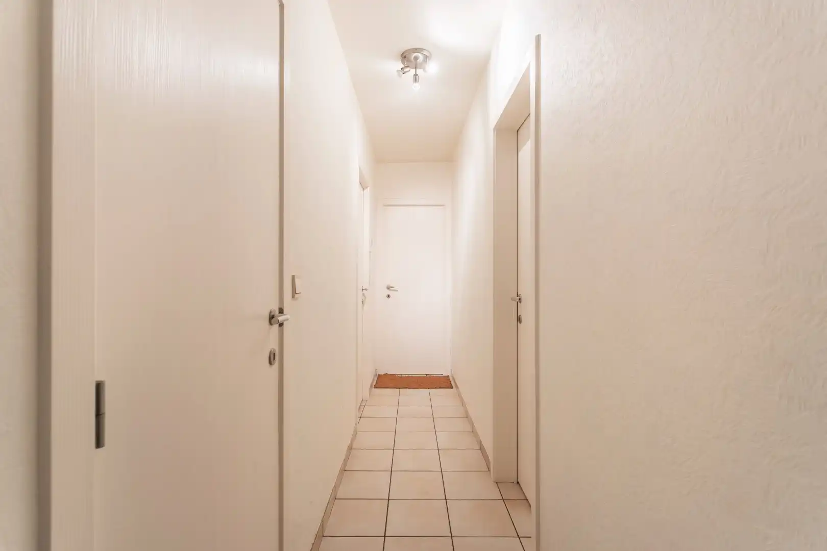 Op te frissen bungalow met 2 slaapkamers, garage en tuin op topligging in Halle foto 12