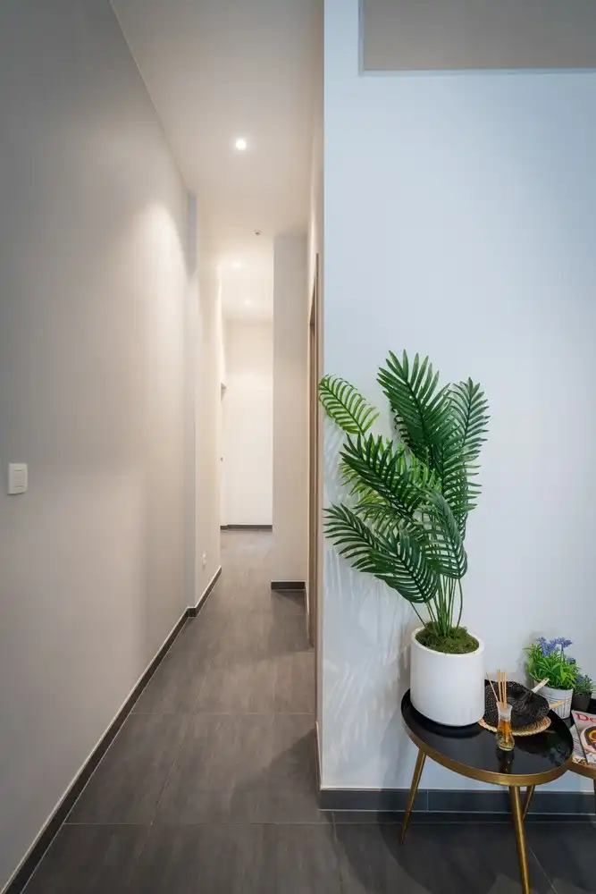 Stijlvol gerenoveerd appartement met hoge plafonds, 2 slpks vlak bij zee te koop in Oostende foto 11
