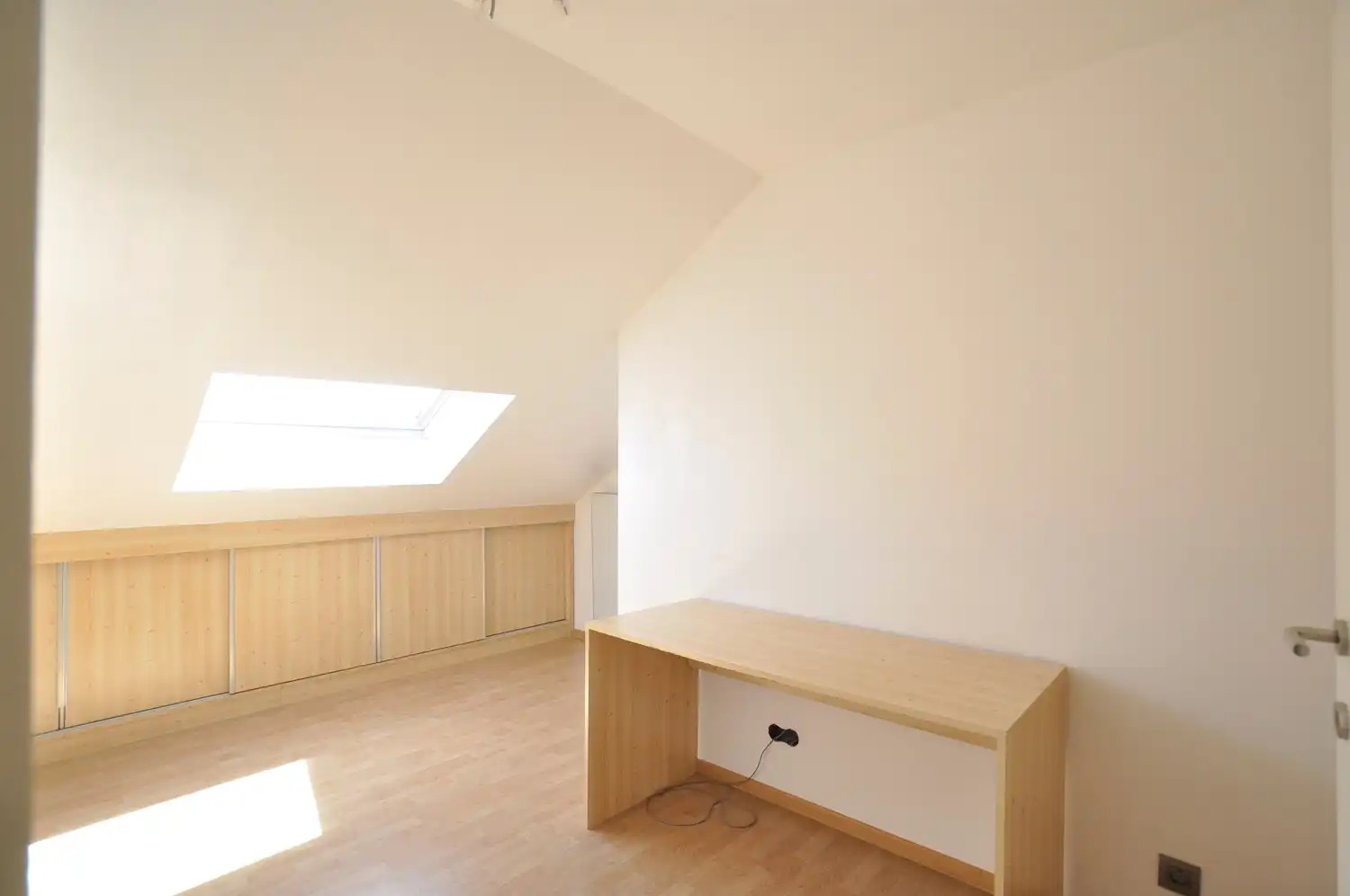 Modern, instapklaar appartement (194 m²) met 3 slaapkamers, 2 badkamers, een dubbele garage en riante kelder foto 18