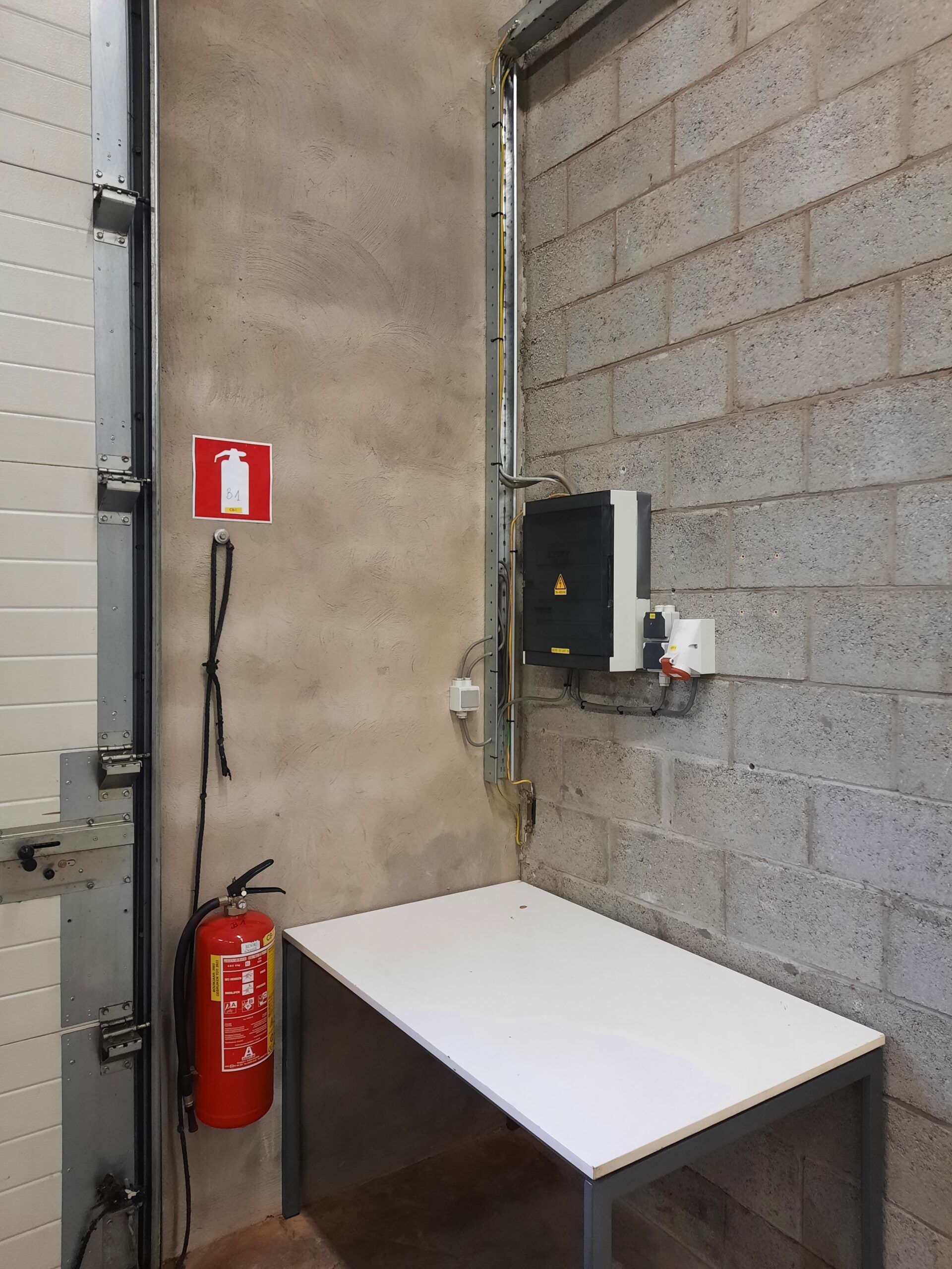 KMO UNIT/LOODS/WERKPLAATS (350 m²) IN VERREBROEK foto 3