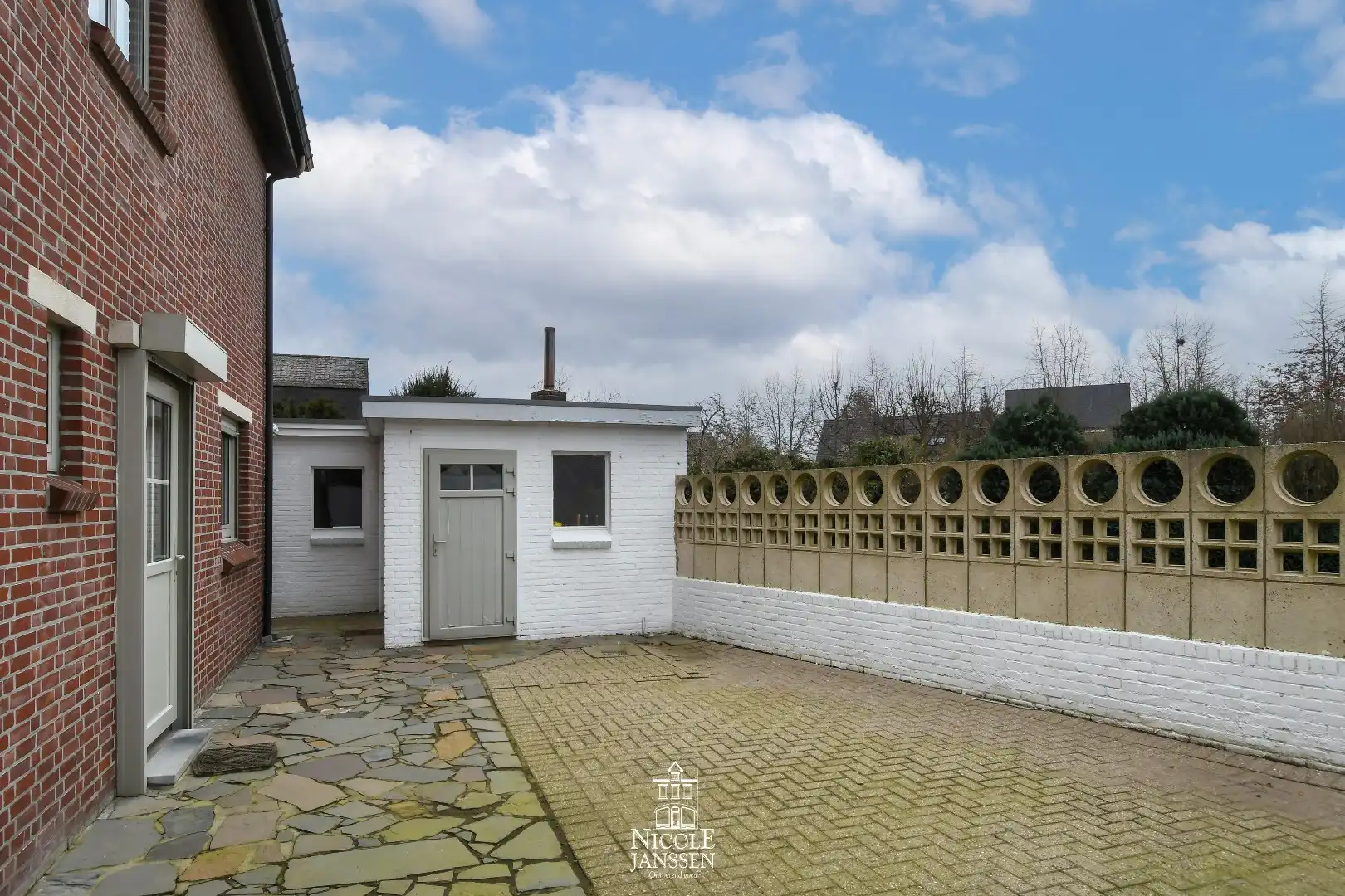 Instapklare gezinswoning met garage en gezellige tuin in centrum Maaseik foto 22