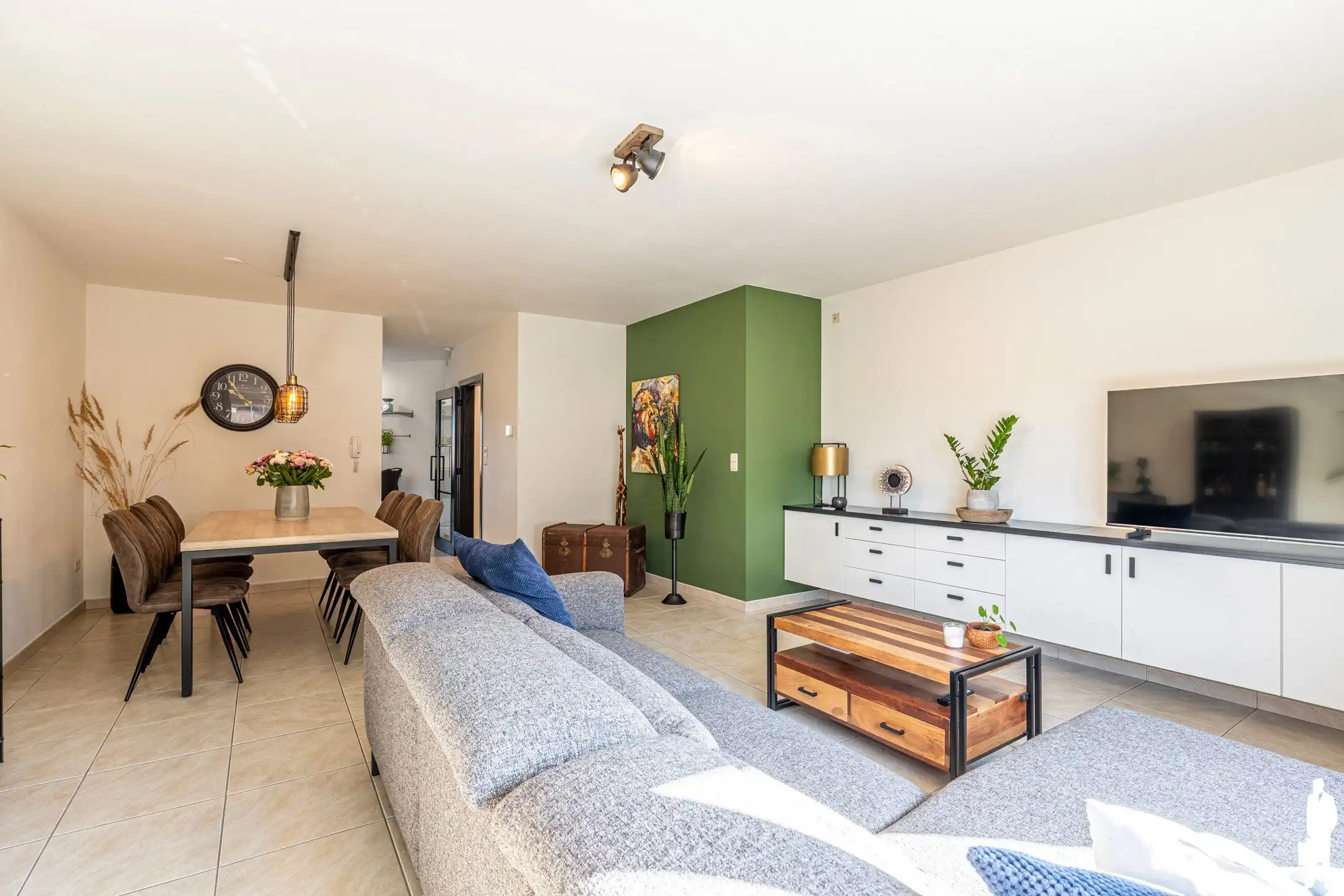 Uitstekend ruim appartement met 2 grote slaapkamers en terras foto 8