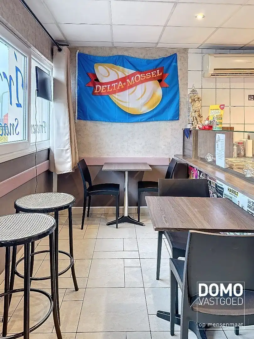TE HUUR - GOED DRAAIEND RESTAURANT MET FRITUURZAAK EN WOONST foto 5