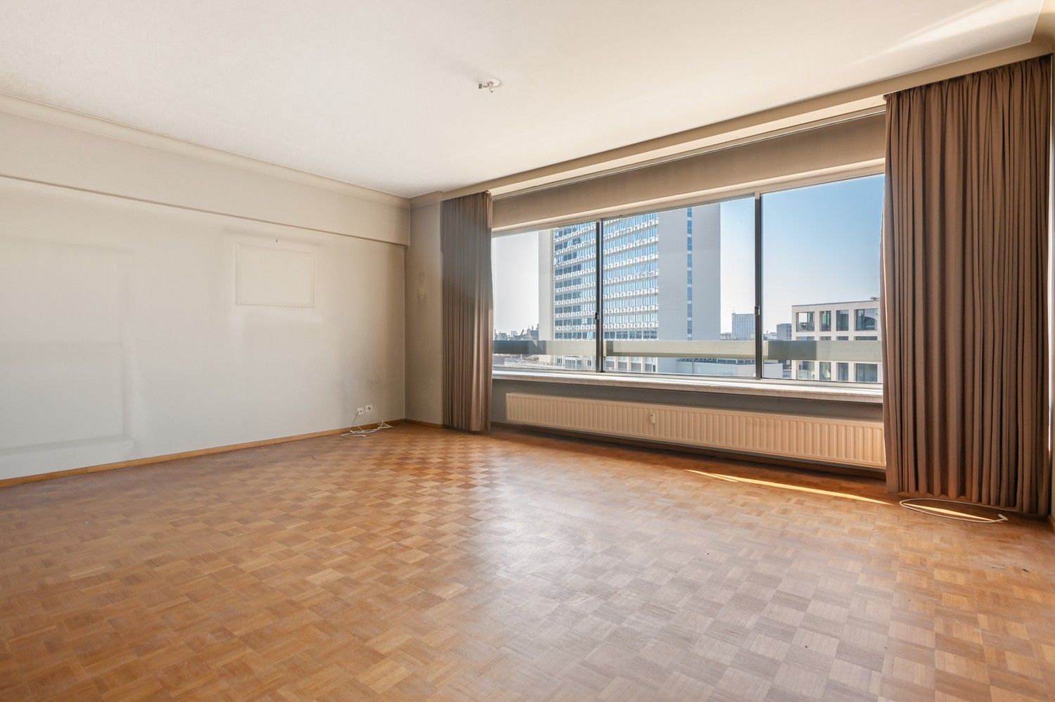 Te renoveren 3 slaapkamer appartement met prachtig uitzicht op de kathedraal in het centrum van Antwerpen! foto 8