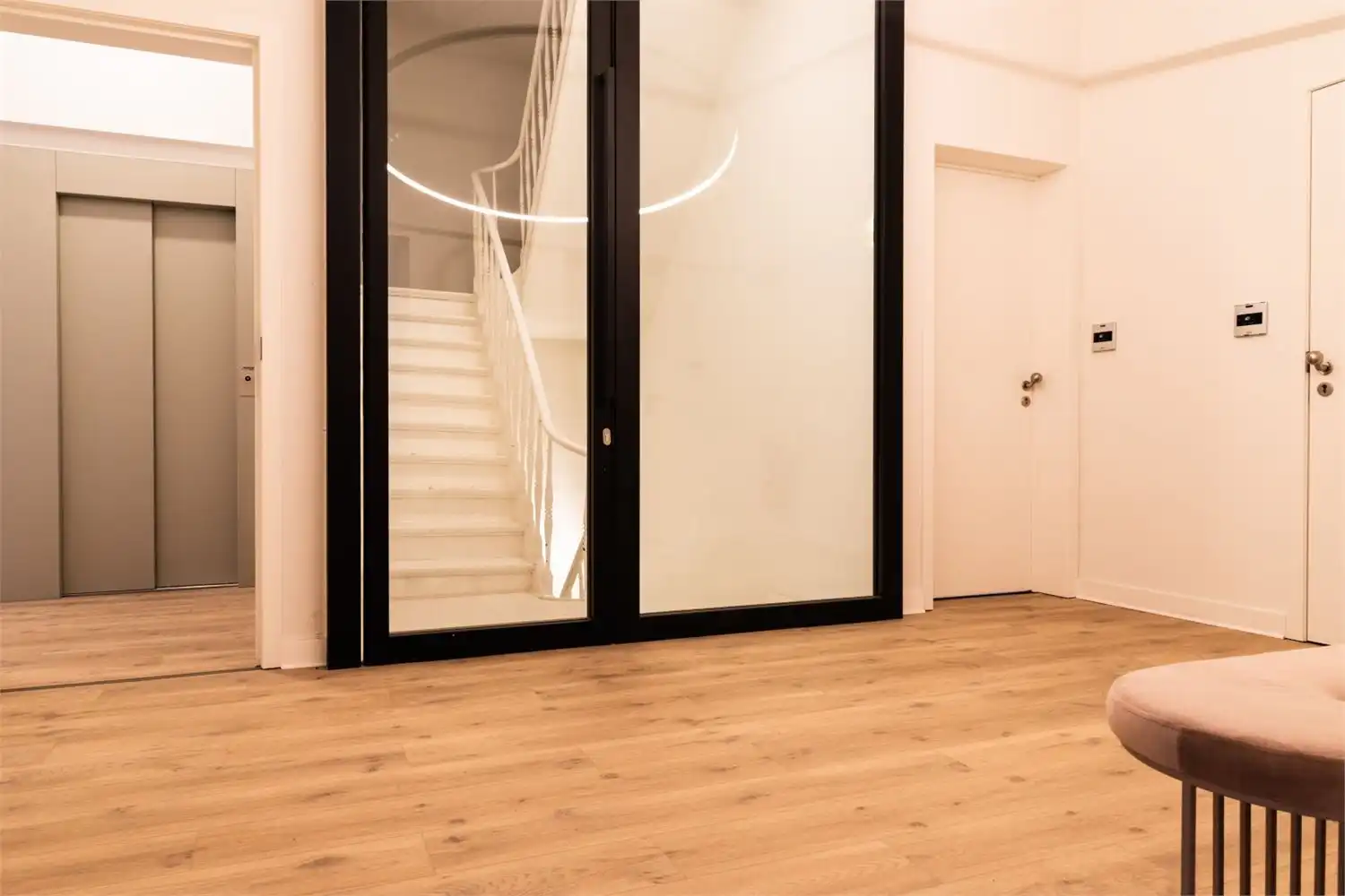 HIPPE INSTAPKLARE KANTOREN IN GERENOVEERDE HERENWONING foto 22