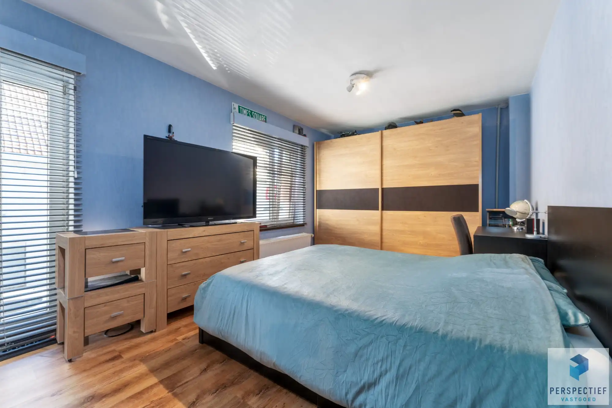 Ruime, instapklare woning met 4 slaapkamers, garage en magazijn op 970 m² foto 21