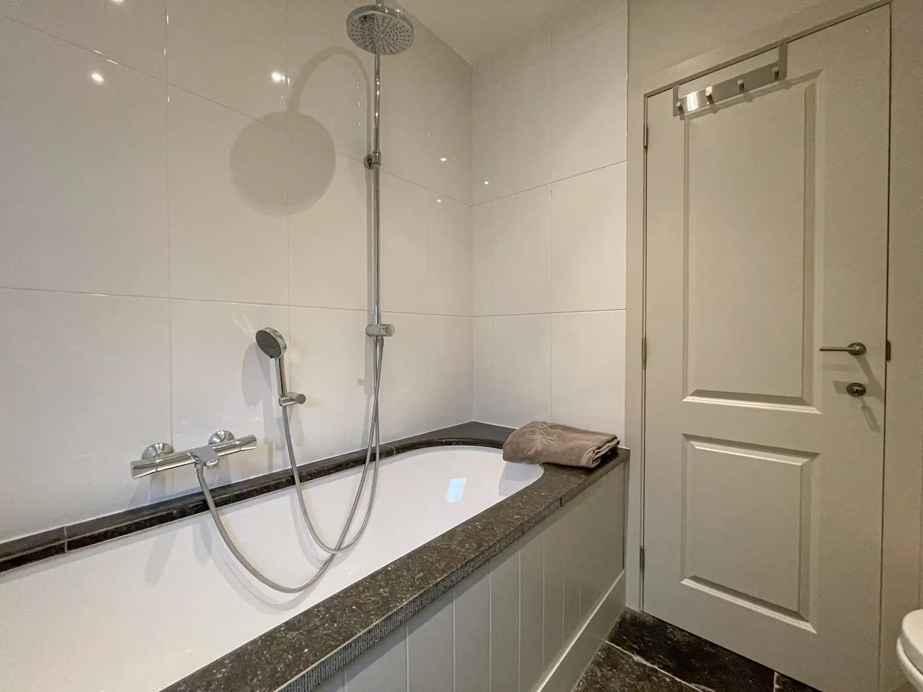 Aangenaam, perfect onderhouden appartement met een ruim terras. foto 21